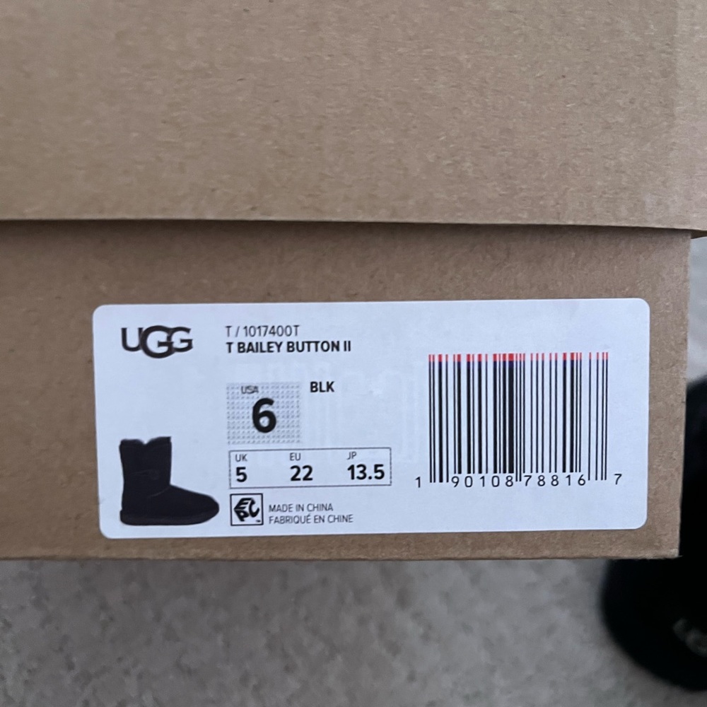 Black toddler size 6 Ugg boot with button detail